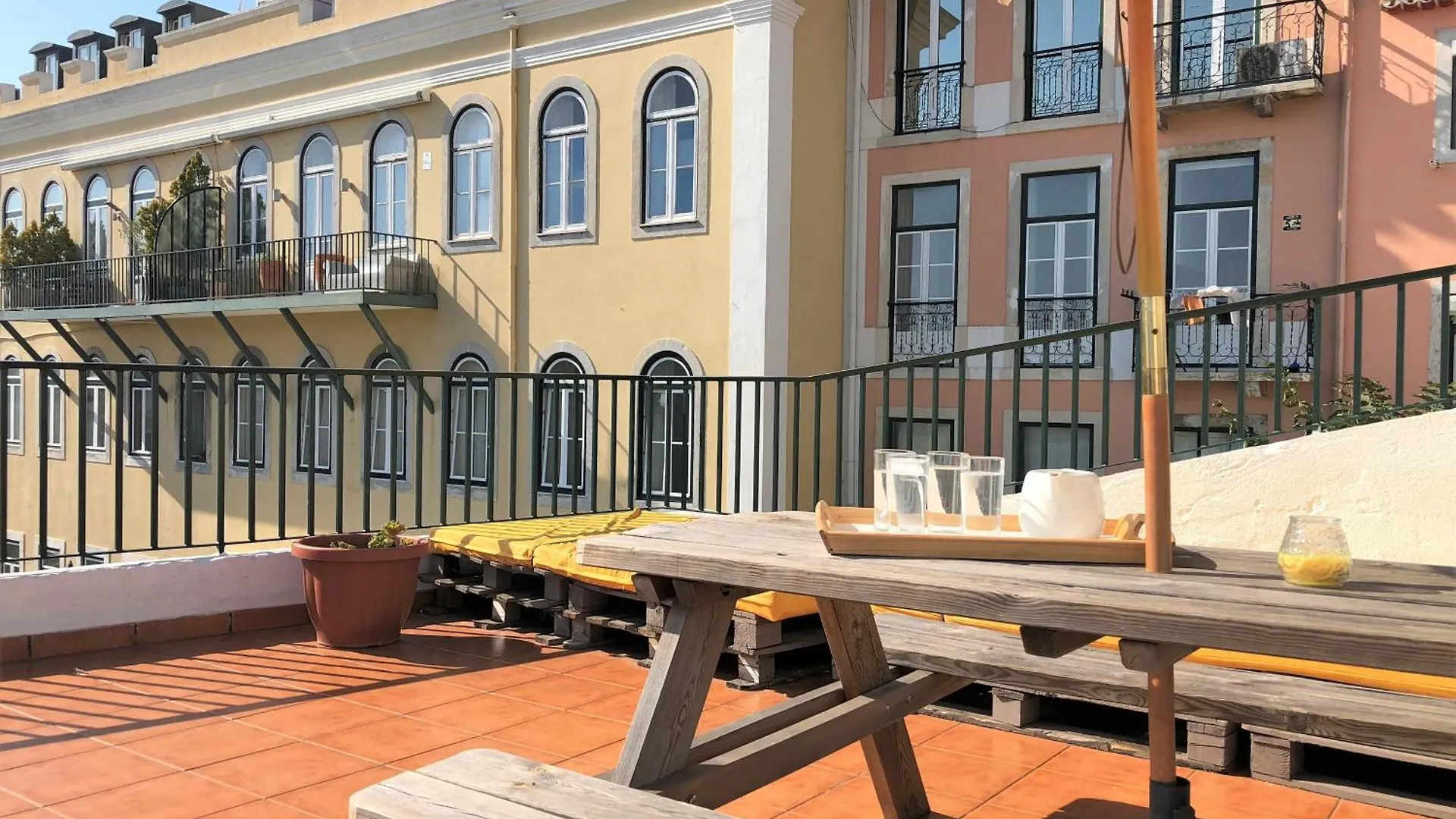 Apartman Sm3 Now With New Ac Rootop Terrace Bright And Cozy Pr Real Br Alto Lisboa Portugália