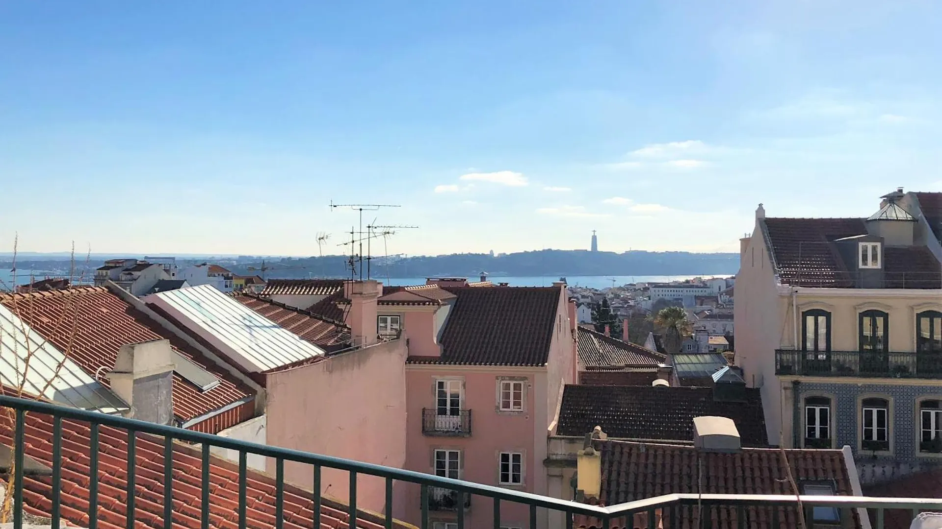 Sm3 Now With New Ac Rootop Terrace Bright And Cozy Pr Real Br Alto Lisbon