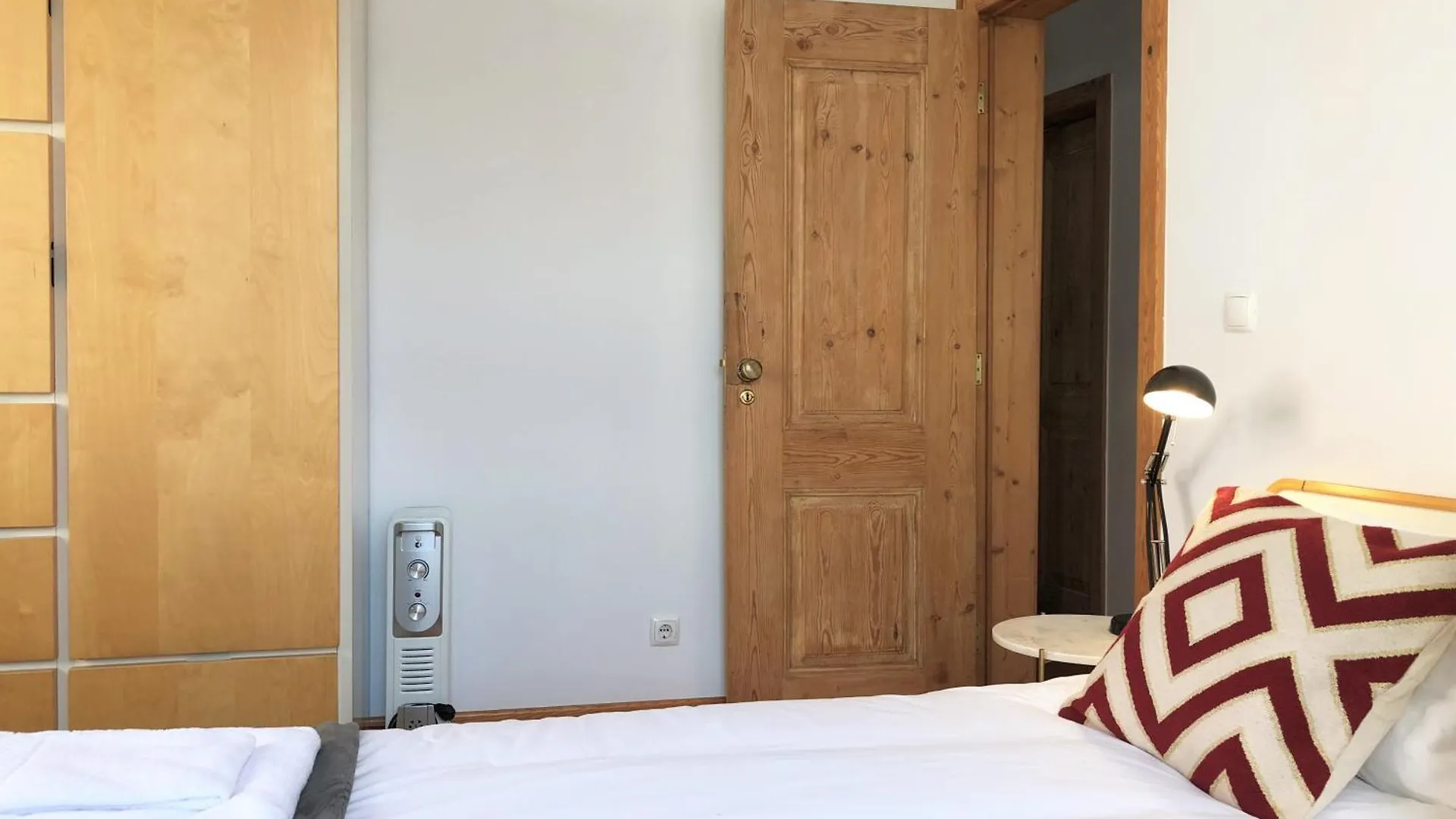 Sm3 Now With New Ac Rootop Terrace Bright And Cozy Pr Real Br Alto Lisbon Apartment