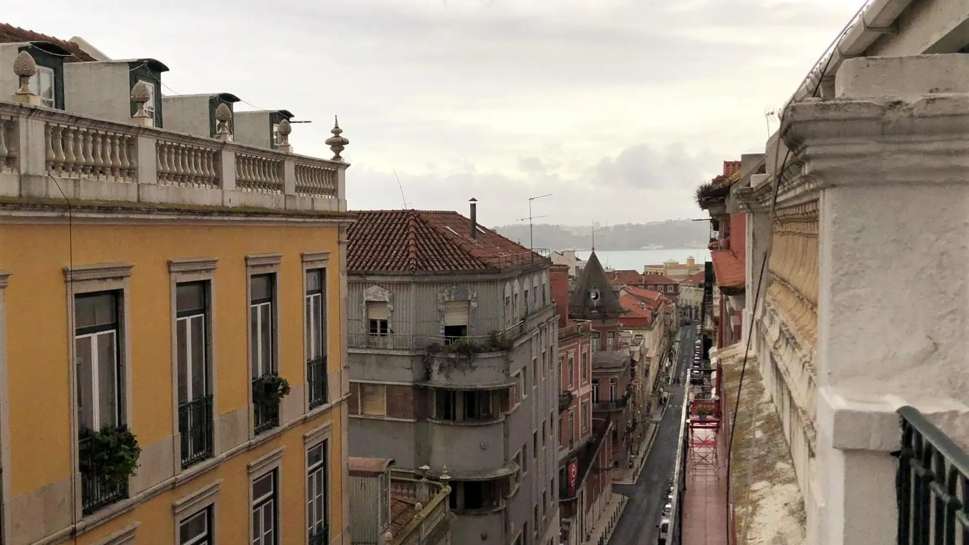 Apartment Sm3 Now With New Ac Rootop Terrace Bright And Cozy Pr Real Br Alto Lisbon