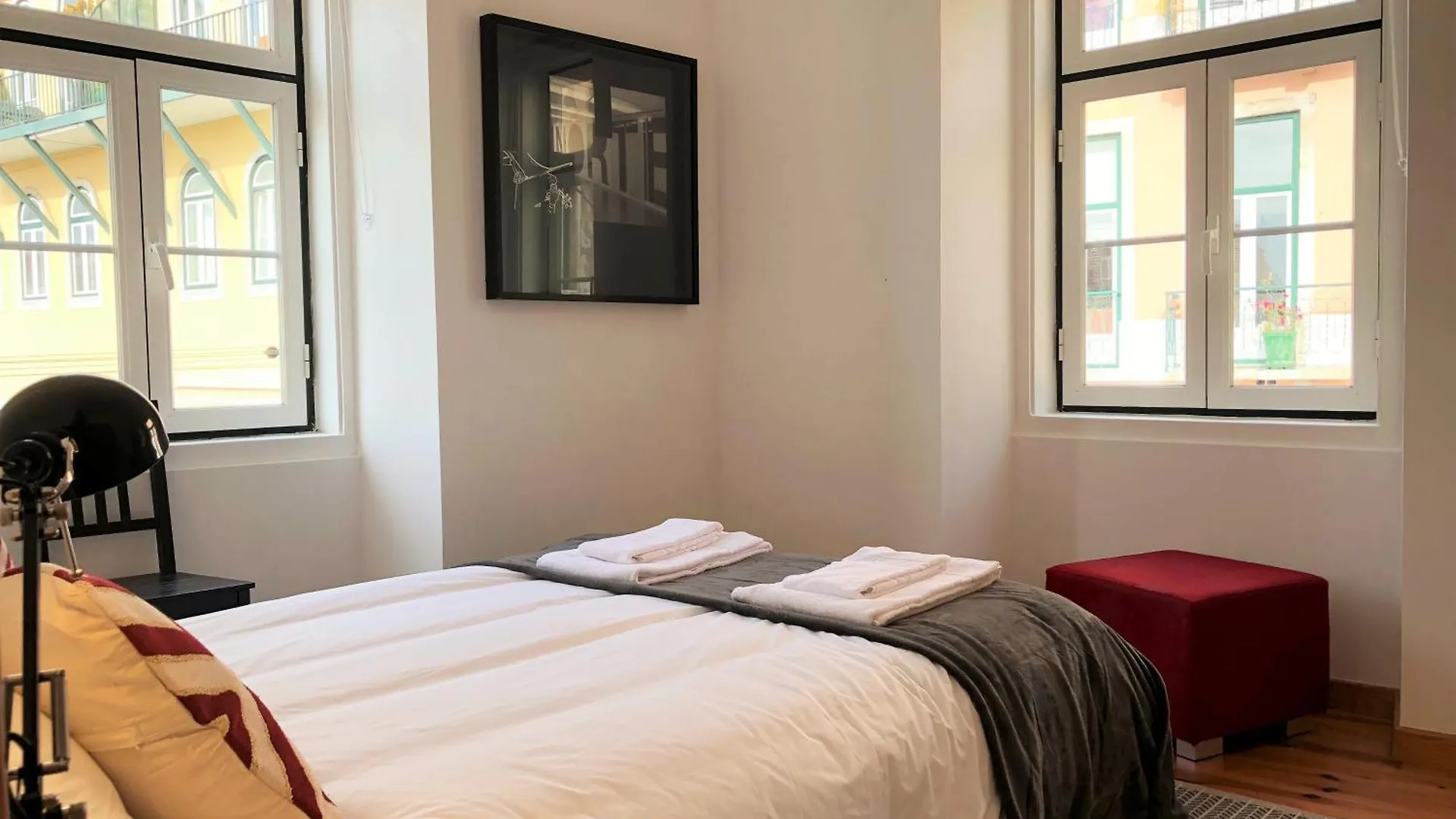 Sm3 Now With New Ac Rootop Terrace Bright And Cozy Pr Real Br Alto Lisbon 0*,  Portugal